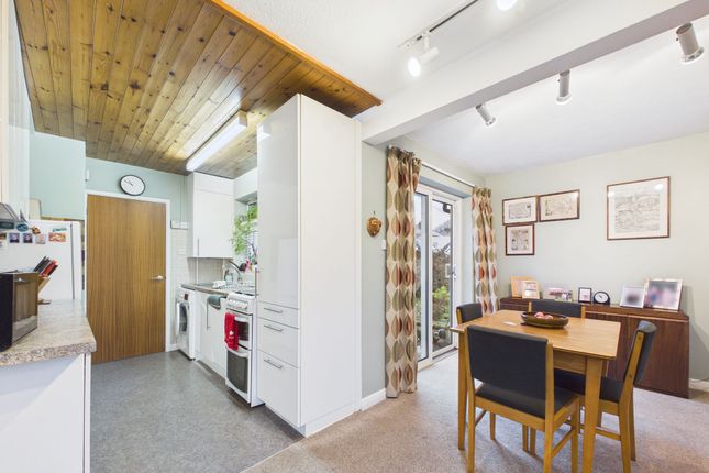 2 Moorside Close, Matlock photo 3
