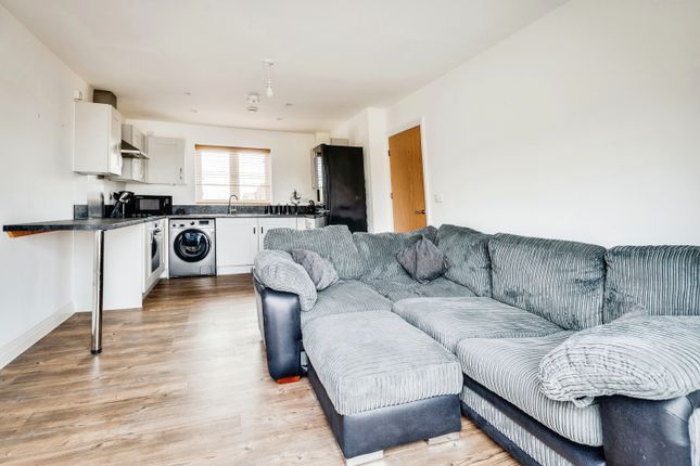 Flat for sale in Furrow Crescent, Curbridge, Witney, Oxfordshire