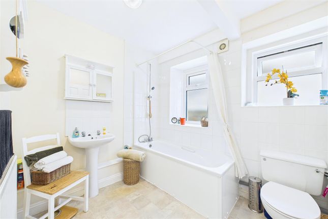 Flat 1 - Bathroom
