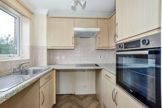 29 Clements Court, 14-20, Sheepcot Lane, Watford photo 3