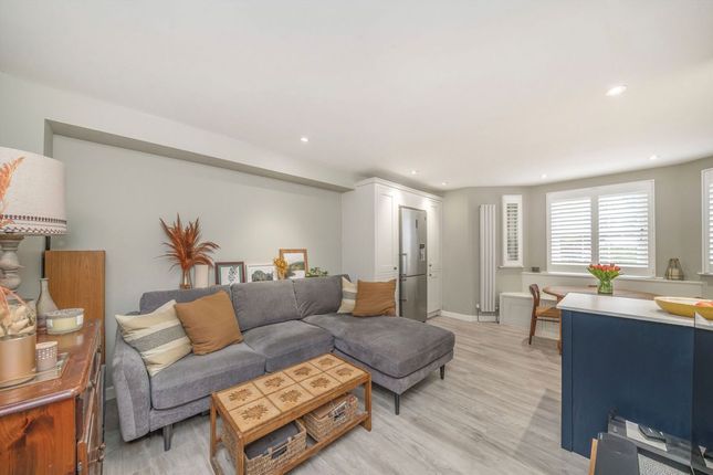6A, Manor Drive, Surbiton photo 3