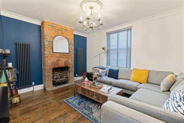 7 Princess Road, Crawley photo 2