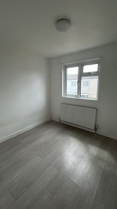110 Limes Avenue, Limes Avenue, Chigwell photo 5