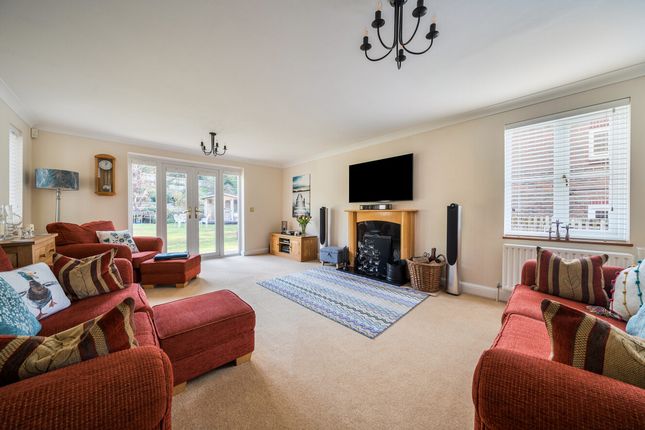 24, Cricketers Close, Pulborough photo 3