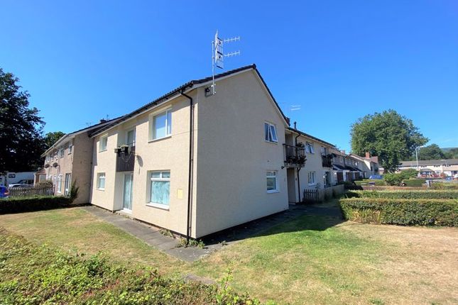 2 bed flat to rent in Liswerry Drive, Llanyravon, Cwmbran NP44