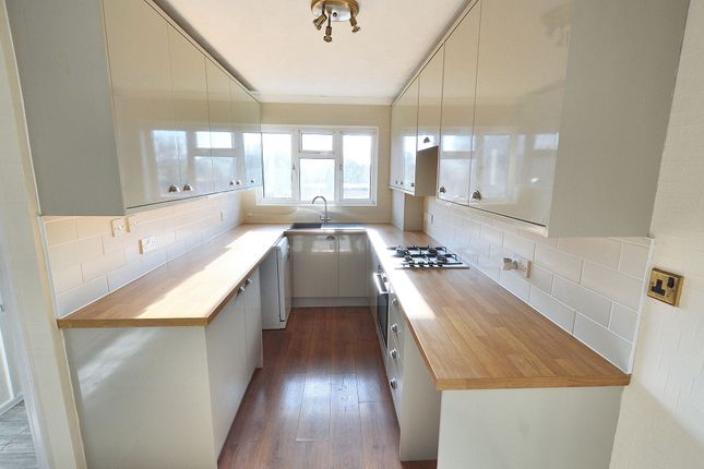Flat for sale in The Broadway, Thorpe Bay