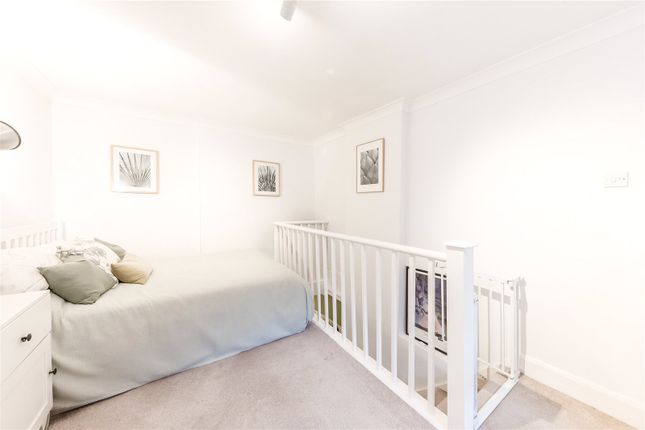 Flat for sale in Harbut Road, Clapham Junction, London