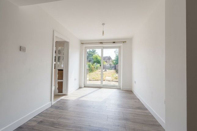 6 Widmore Road, Uxbridge photo 4