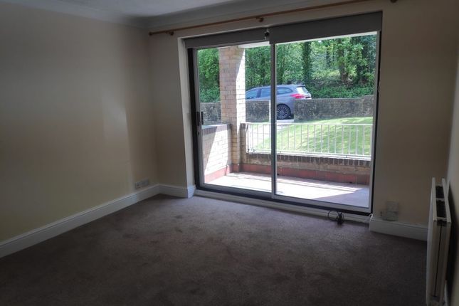 32 Waterslade, Elm Road, Redhill photo 2