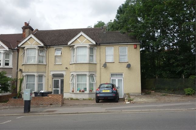 Room to rent in 33 Woodcote Grove Road, Coulsdon, Surrey