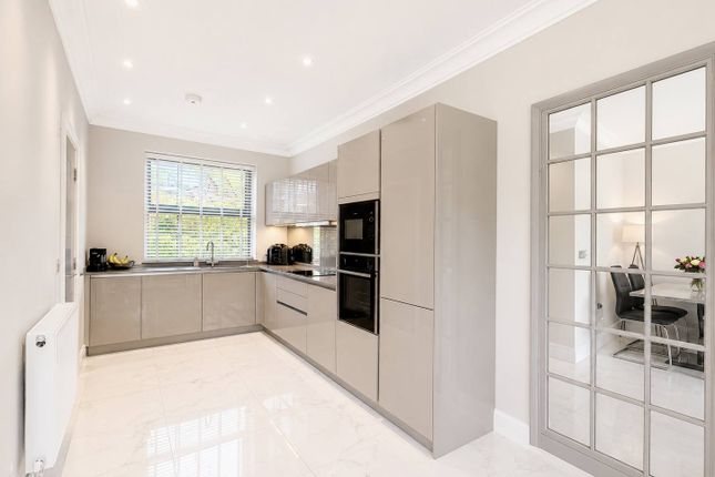 7 College Green Crescent, Cheadle Hulme, Cheadle photo 4
