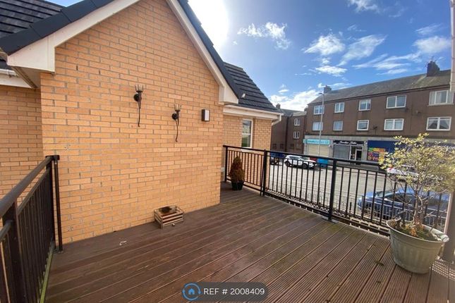 Detached house to rent in Clarence Crescent, Clydebank