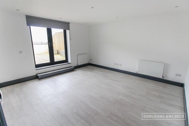 Flat to rent in Molesey Road, West Molesey