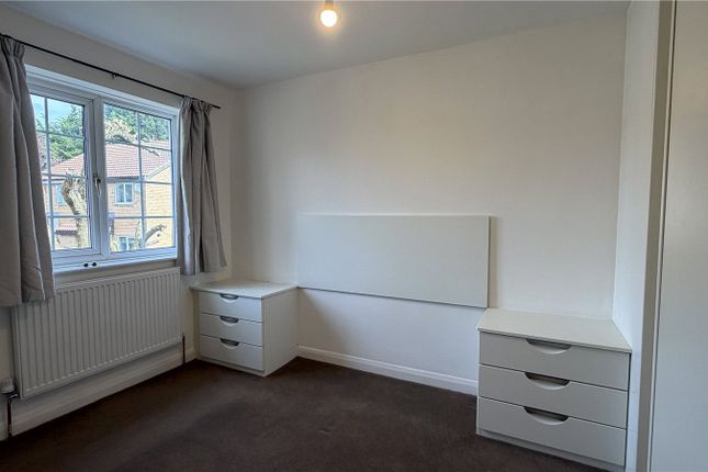 64, Lansdowne Way, Buckinghamshire photo 4