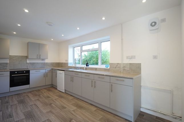 9, Manor Court Road, Bolsover photo 2