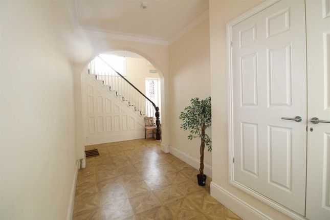 Flat 5, 32, Albany Gardens, Whitley Bay photo 2