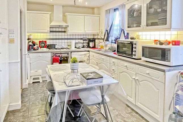 57, Bournemead Avenue, Northolt photo 3