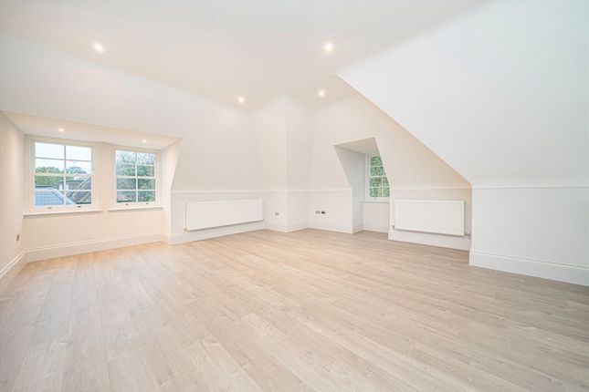 Flat 10, Heath Lodge, St. Georges Avenue, Weybridge photo 3