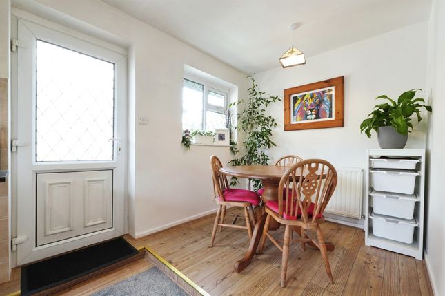 6B, Lawns Lane, Wakefield photo 3