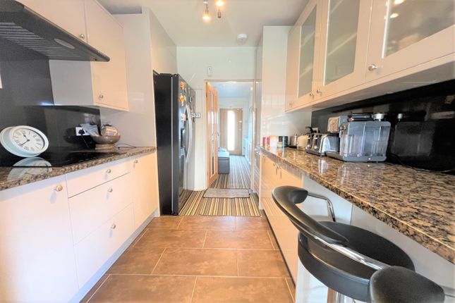 7 Rowantree Road, Winchmore Hill photo 5