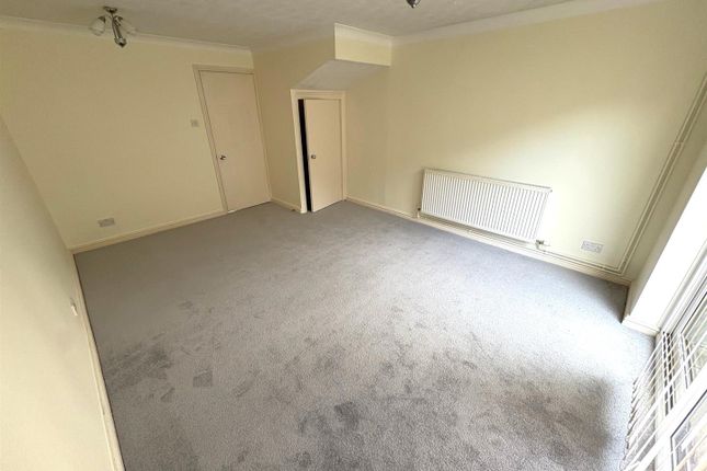 20, Dykes Mews, Swindon photo 2