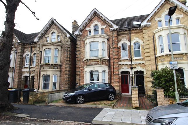 Thumbnail Flat for sale in Chaucer Road, Bedford
