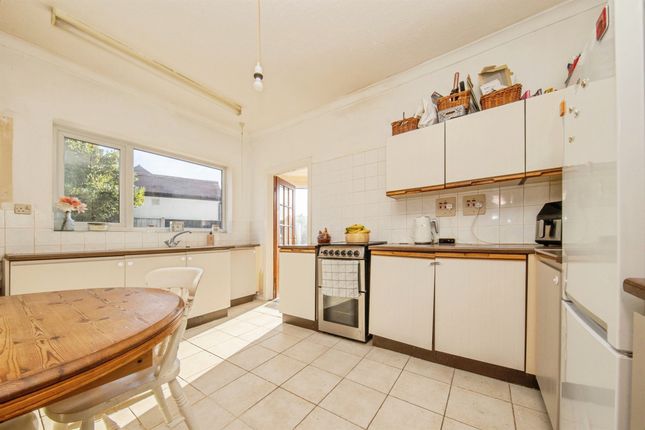 4, Avondale Road, Clacton-On-Sea photo 4