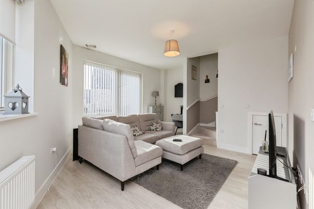 14, Laurel Way, Bristol photo 2