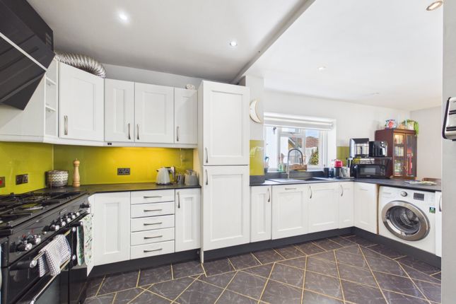 40, Doris Road, Surrey photo 2