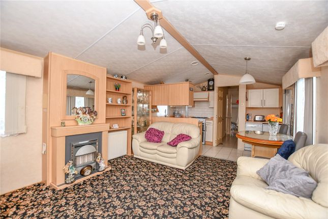 70, Grovelands Park, Wokingham photo 4