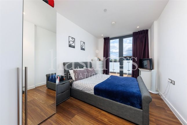 Flat to rent in Hornbeam House, 22 Quebec Way, Canada Water, London