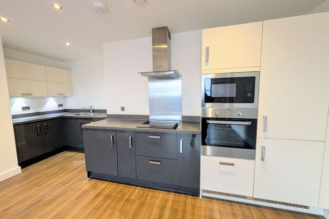 16 Lindsay Court - 2 Bed, Loampit Vale, London photo 4