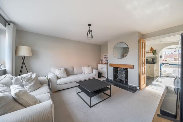 35 Paddock Close, Bedford photo 3