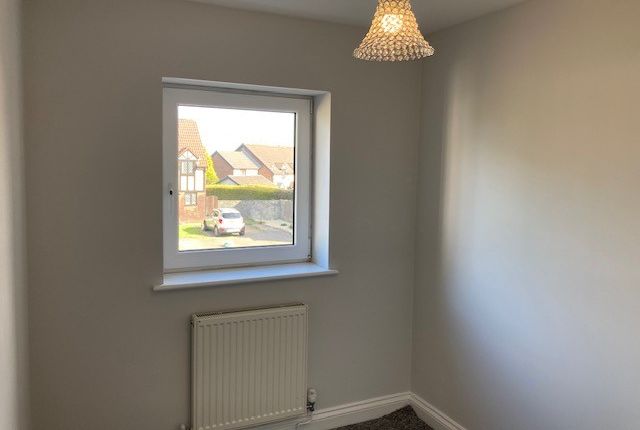 Terraced house to rent in Courtlands Way, Ravenhill, Swansea