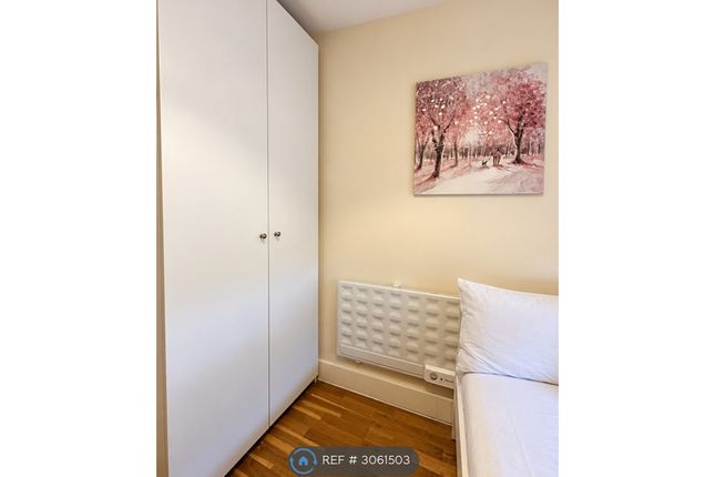 Flat, Drummond St, London photo 5