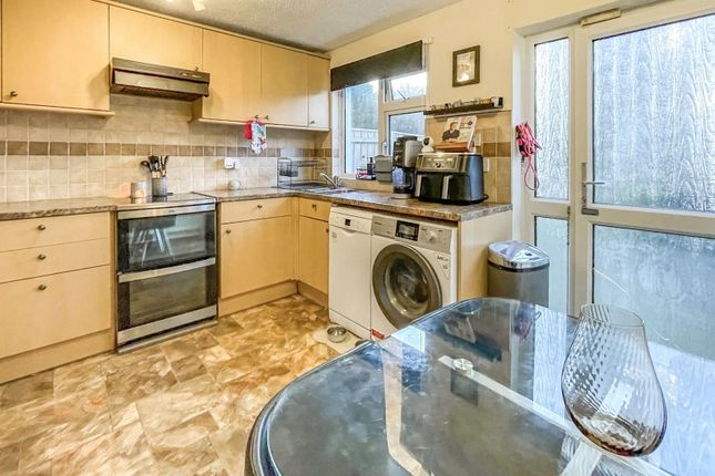 Deveron Close, Plympton photo 4
