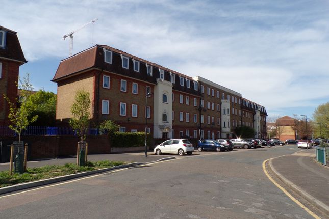 Thumbnail Flat for sale in Valerian Way, London