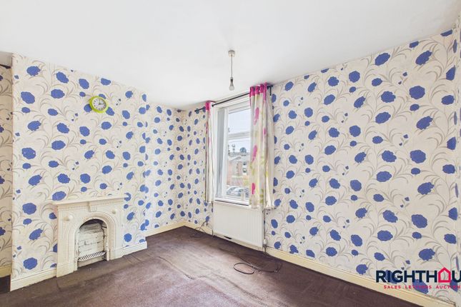 30 Woodroyd Road, Bradford photo 4