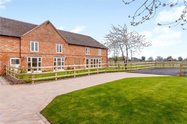 4 bed property for sale in Kingstanding, Needwood, Burton-On-Trent