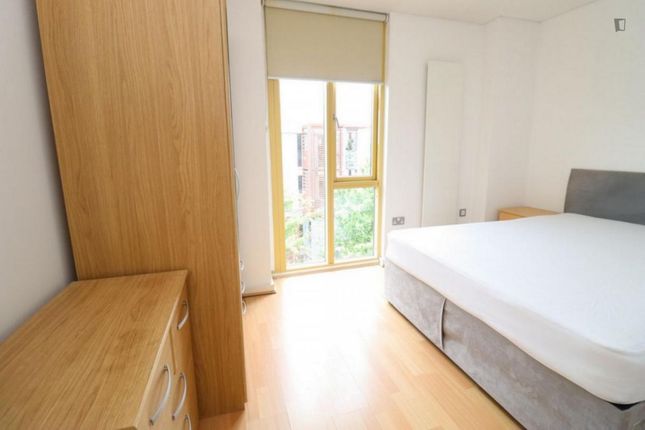 Room to rent in West Parkside, London