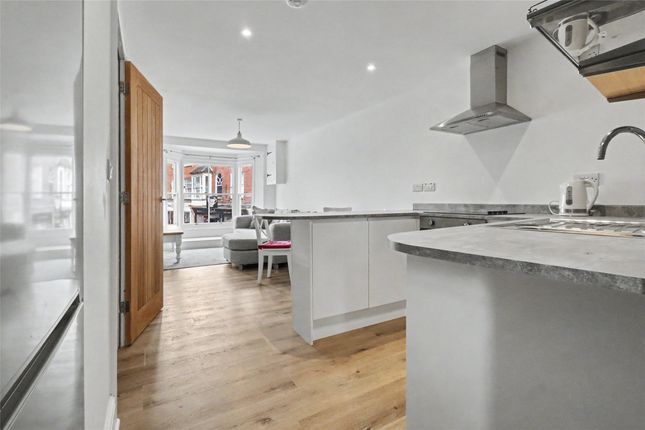 Flat 2 13-14 Broad Street, South Molton, South Molton photo 4
