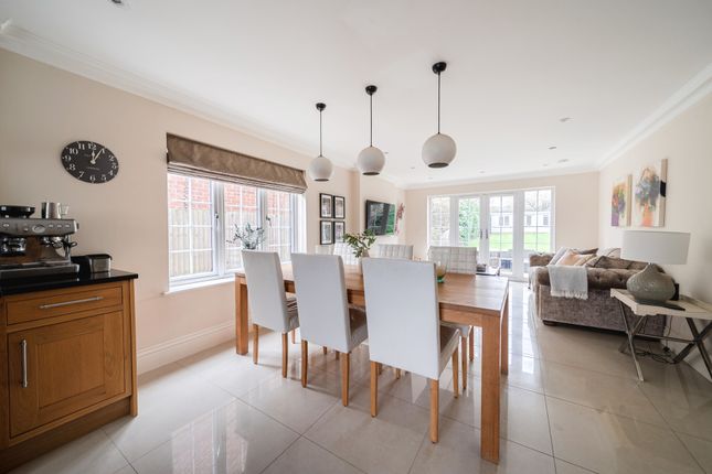 Willowdene, Spoil Lane, Farnham photo 4