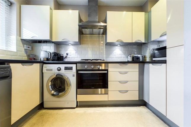64, Tay Road, Reading photo 2