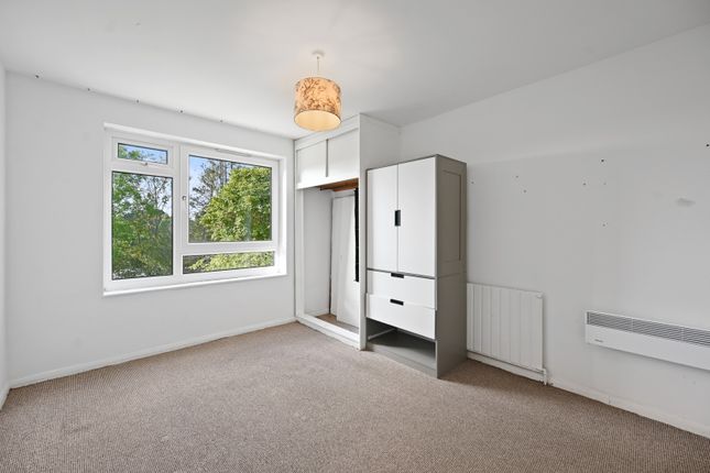 Flat 7 Kingsclere Court, 116, Friern Park, LONDON photo 4
