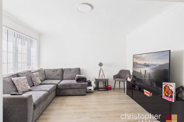 67 Davison Drive, Cheshunt, Hertfordshire photo 2