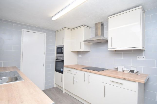 88, Wakefield Road, Pontefract photo 4