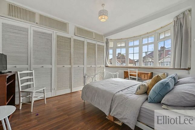 12 Chestnut Grove, Wembley photo 4