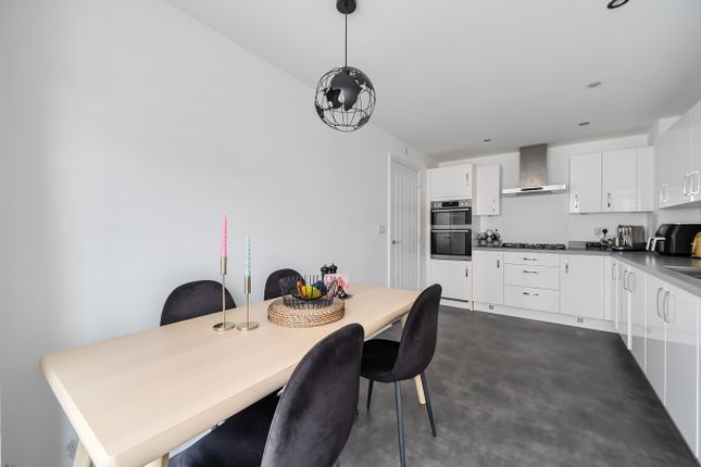 6, Fir Tree Road, Reading photo 4