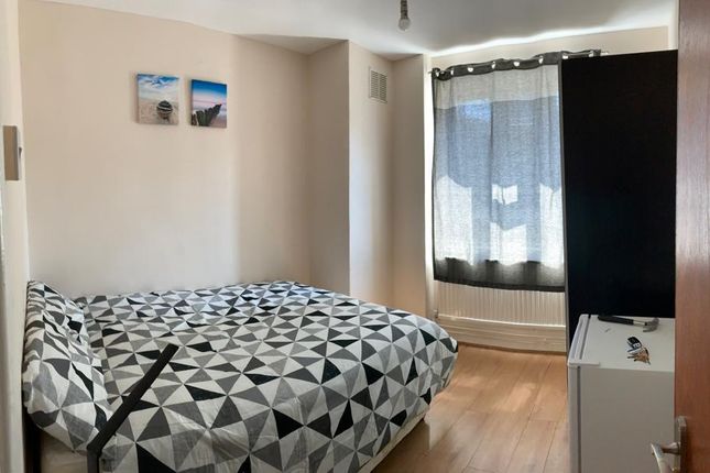 Shared accommodation to rent in Woodberry Down Estate, London