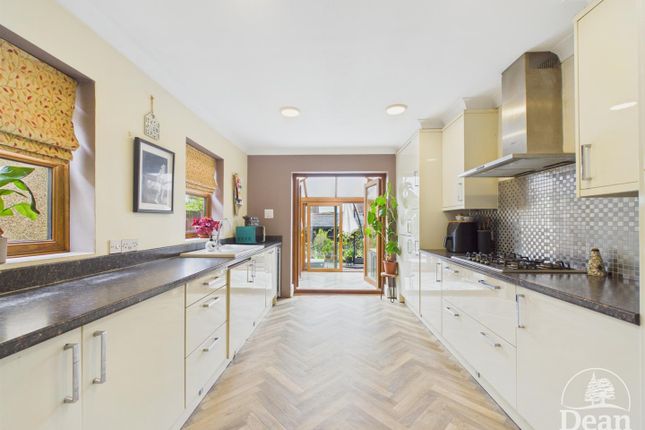 10, Summerleaze, Lydney photo 3